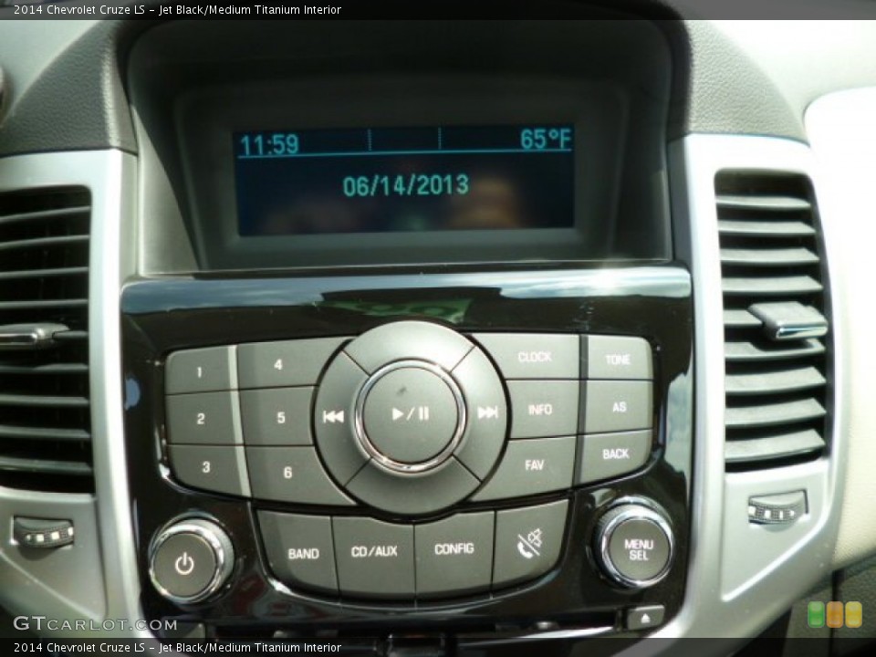 Jet Black/Medium Titanium Interior Controls for the 2014 Chevrolet Cruze LS #82318214