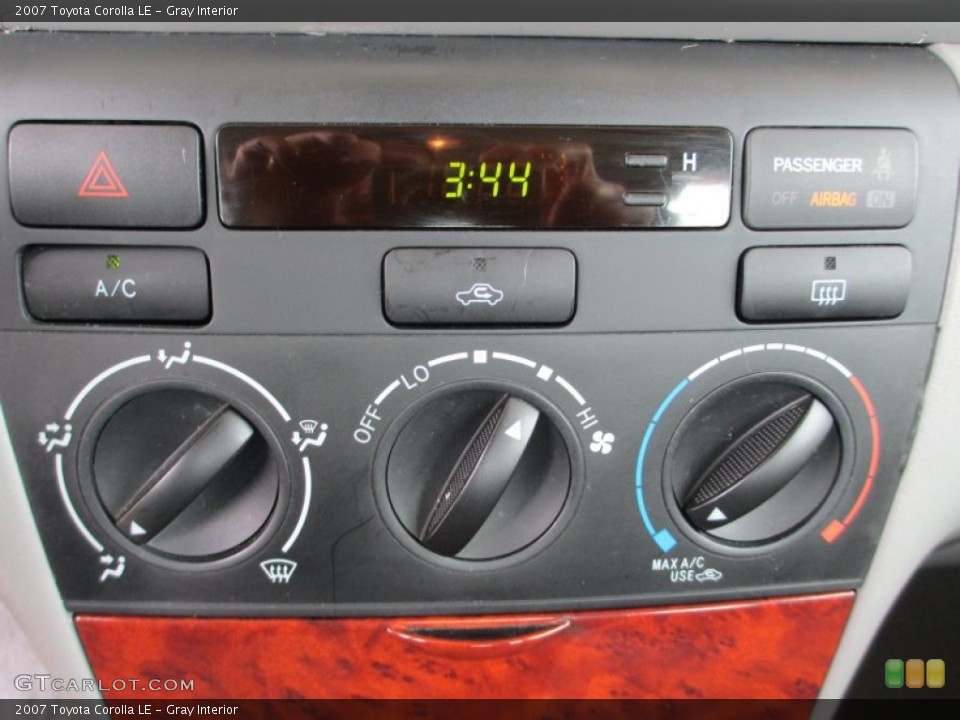 Gray Interior Controls for the 2007 Toyota Corolla LE #82374112