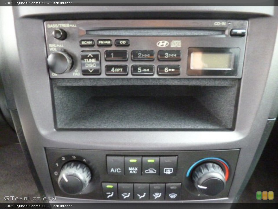Black Interior Audio System for the 2005 Hyundai Sonata GL #82449418