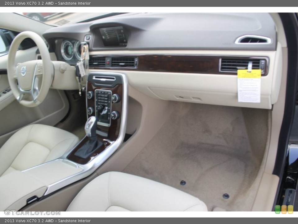 Sandstone Interior Dashboard for the 2013 Volvo XC70 3.2 AWD #82463357