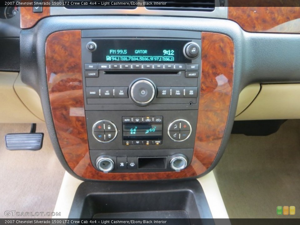 Light Cashmere/Ebony Black Interior Controls for the 2007 Chevrolet Silverado 1500 LTZ Crew Cab 4x4 #82477667