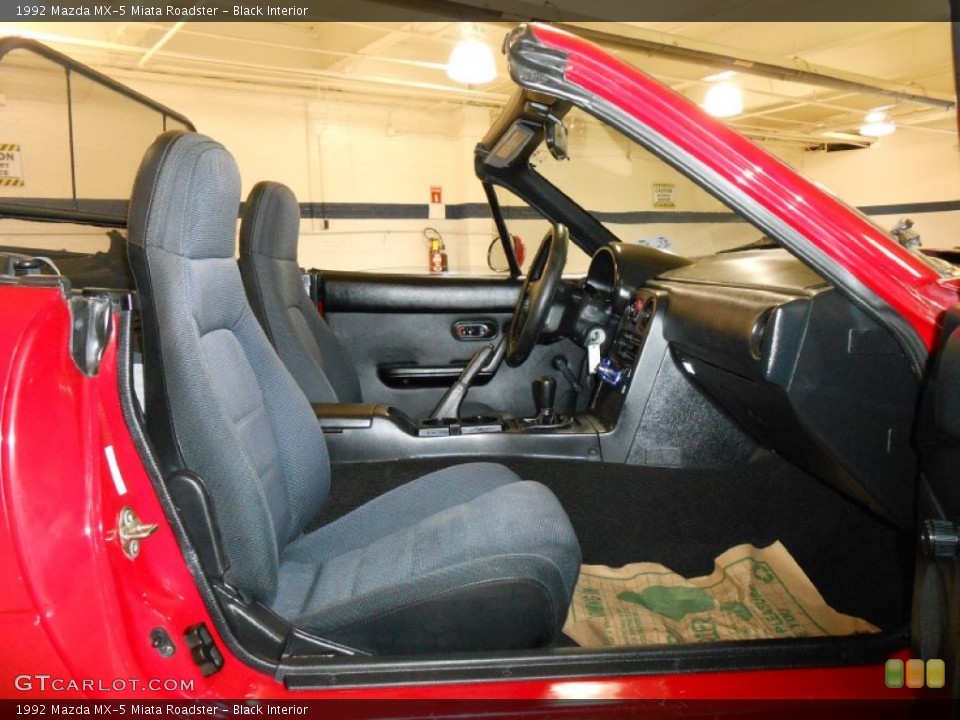 Black Interior Photo for the 1992 Mazda MX-5 Miata Roadster #82493889