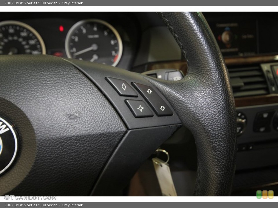 Grey Interior Controls for the 2007 BMW 5 Series 530i Sedan #82496875
