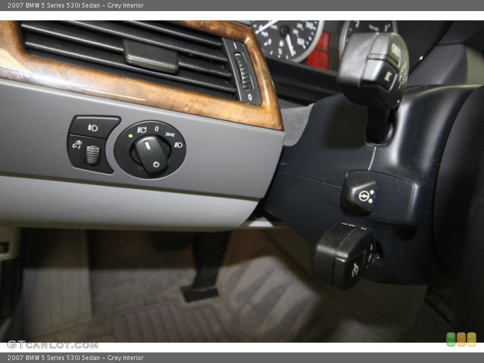 Grey Interior Controls for the 2007 BMW 5 Series 530i Sedan #82496910