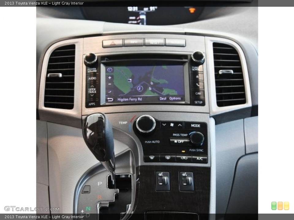 Light Gray Interior Controls for the 2013 Toyota Venza XLE #82511879