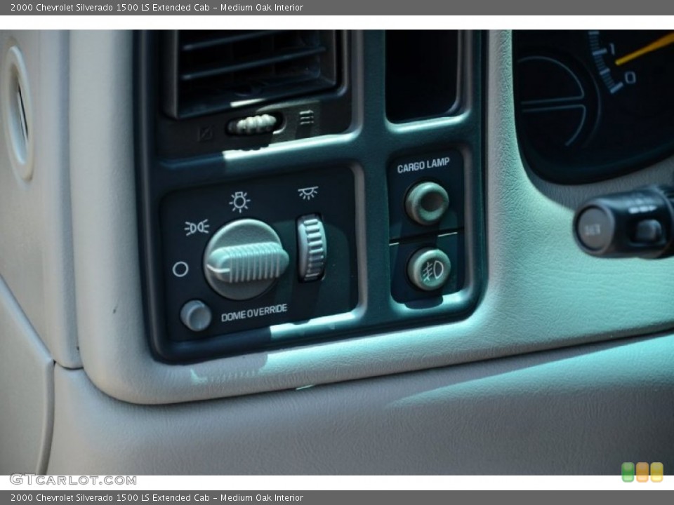 Medium Oak Interior Controls for the 2000 Chevrolet Silverado 1500 LS Extended Cab #82515251