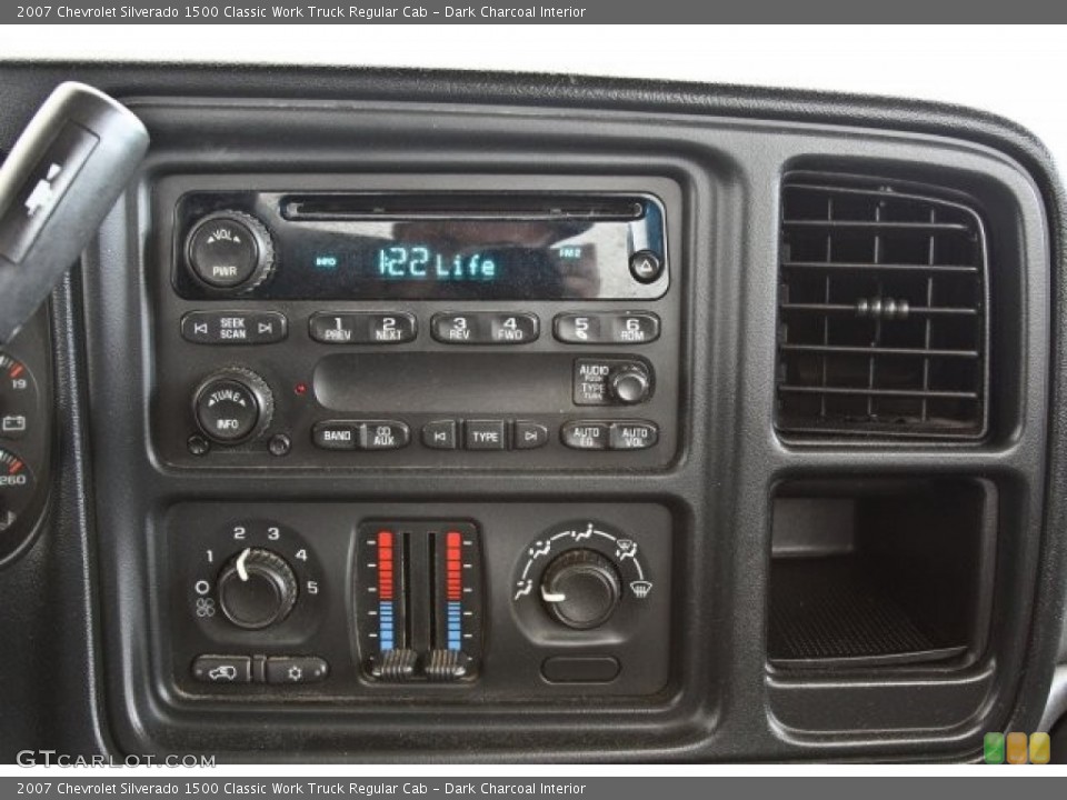 Dark Charcoal Interior Controls for the 2007 Chevrolet Silverado 1500 Classic Work Truck Regular Cab #82518517