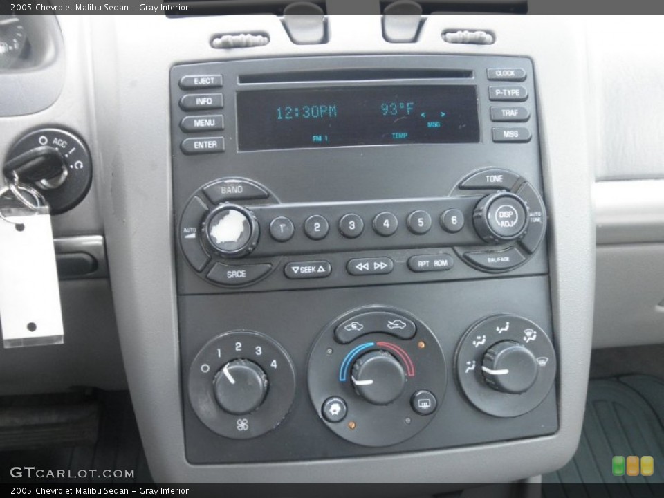 Gray Interior Controls for the 2005 Chevrolet Malibu Sedan #82527347