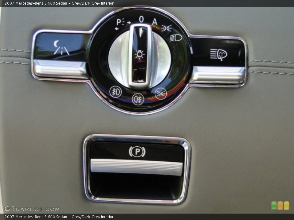 Grey/Dark Grey Interior Controls for the 2007 Mercedes-Benz S 600 Sedan #82566065