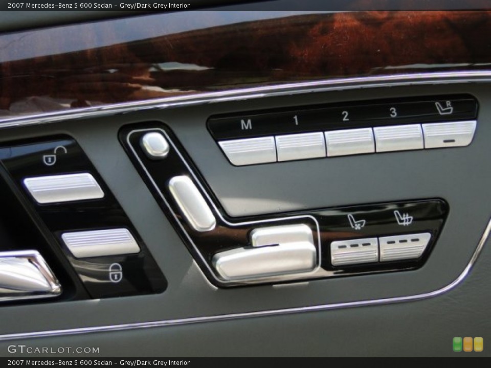 Grey/Dark Grey Interior Controls for the 2007 Mercedes-Benz S 600 Sedan #82566106