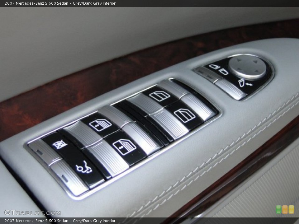 Grey/Dark Grey Interior Controls for the 2007 Mercedes-Benz S 600 Sedan #82566126