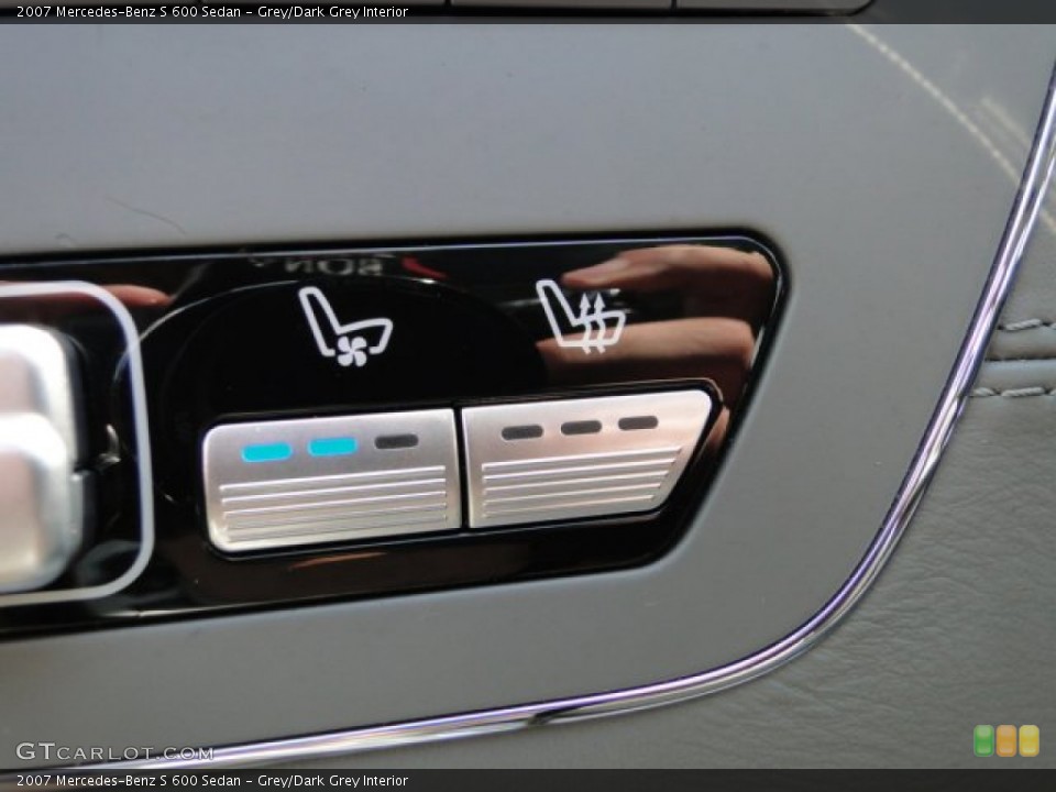 Grey/Dark Grey Interior Controls for the 2007 Mercedes-Benz S 600 Sedan #82566256