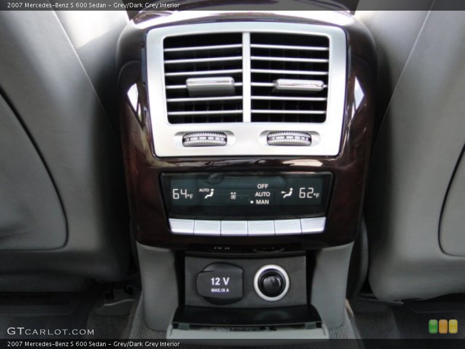 Grey/Dark Grey Interior Controls for the 2007 Mercedes-Benz S 600 Sedan #82566302