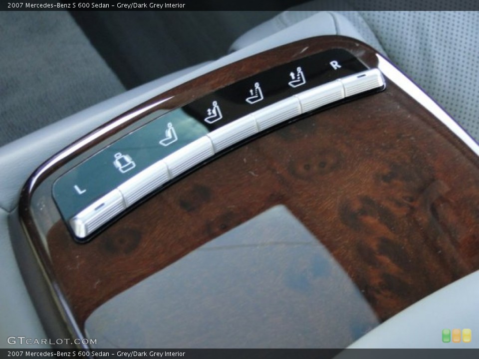 Grey/Dark Grey Interior Controls for the 2007 Mercedes-Benz S 600 Sedan #82566327