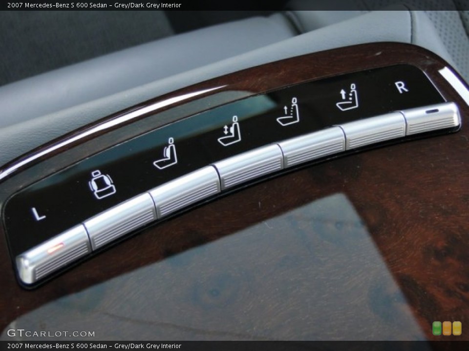 Grey/Dark Grey Interior Controls for the 2007 Mercedes-Benz S 600 Sedan #82566340