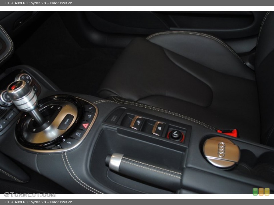 Black Interior Controls for the 2014 Audi R8 Spyder V8 #82568679