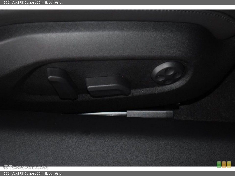 Black Interior Controls for the 2014 Audi R8 Coupe V10 #82569979