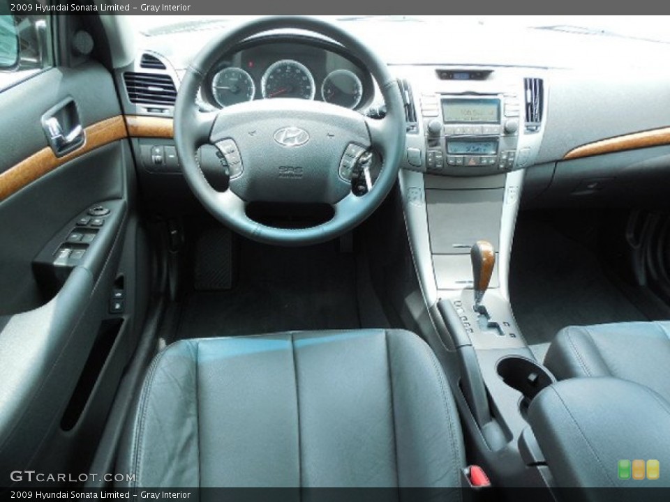 Gray Interior Dashboard for the 2009 Hyundai Sonata Limited #82633378