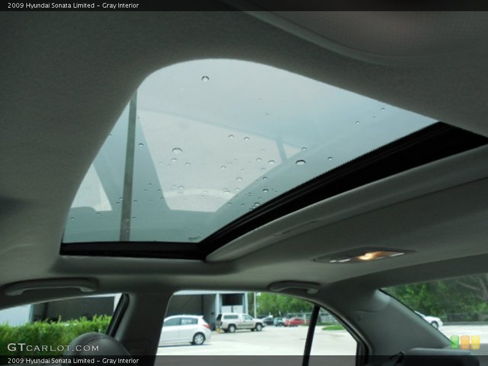 Gray Interior Sunroof for the 2009 Hyundai Sonata Limited #82633691