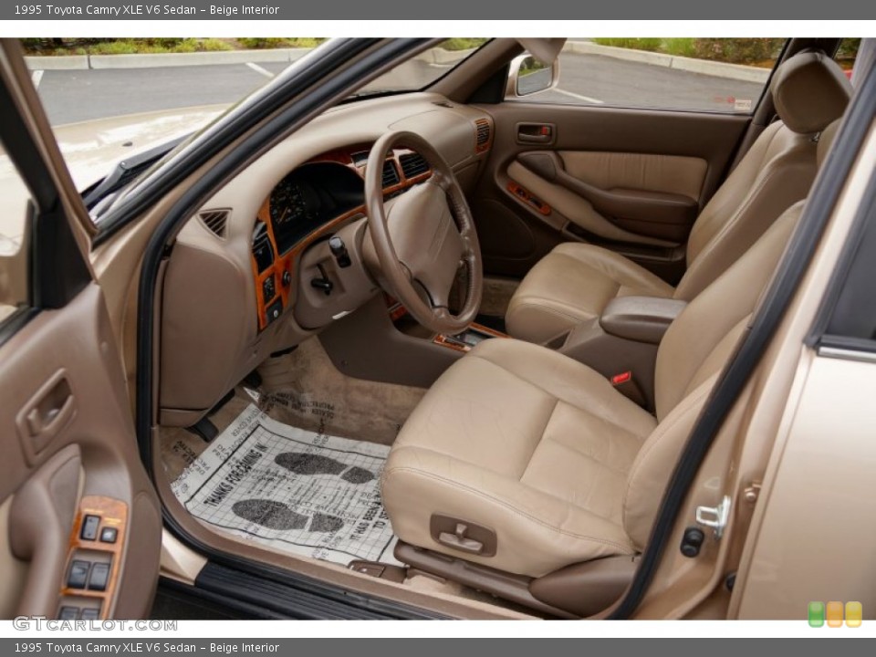 Beige Interior Photo for the 1995 Toyota Camry XLE V6 Sedan #82634138
