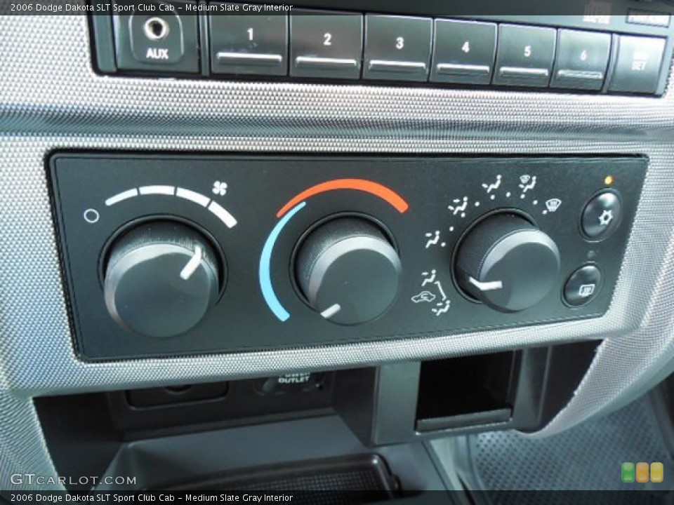 Medium Slate Gray Interior Controls for the 2006 Dodge Dakota SLT Sport Club Cab #82634681