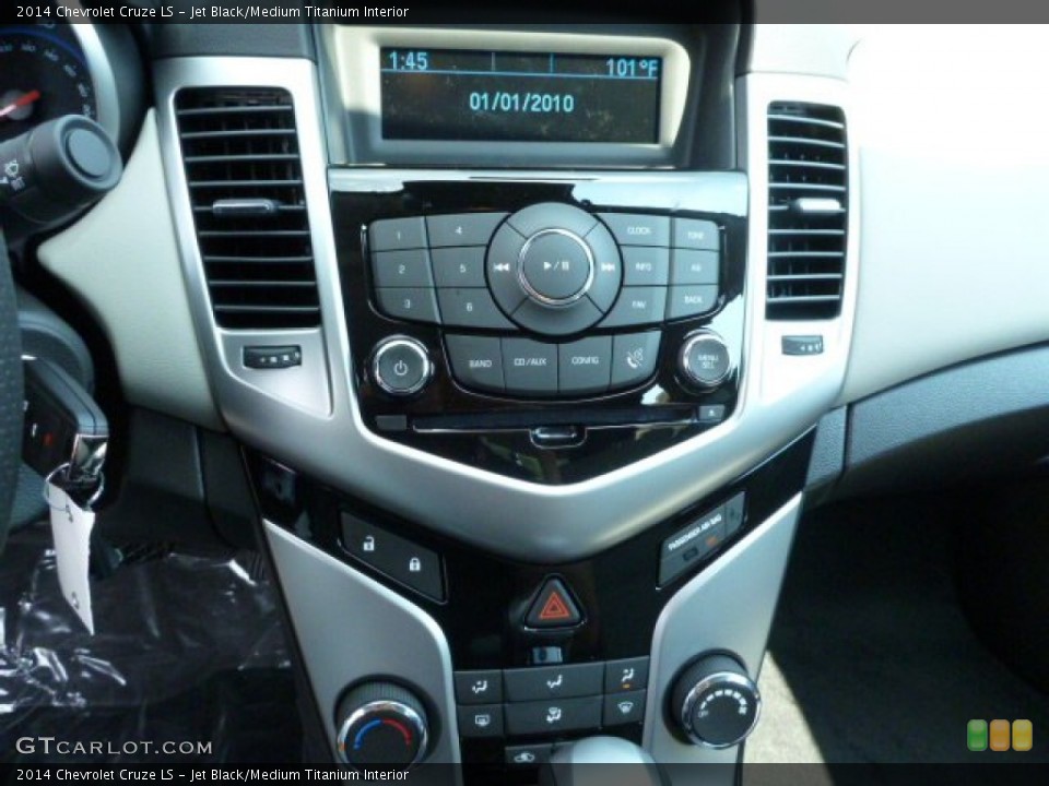 Jet Black/Medium Titanium Interior Controls for the 2014 Chevrolet Cruze LS #82647892