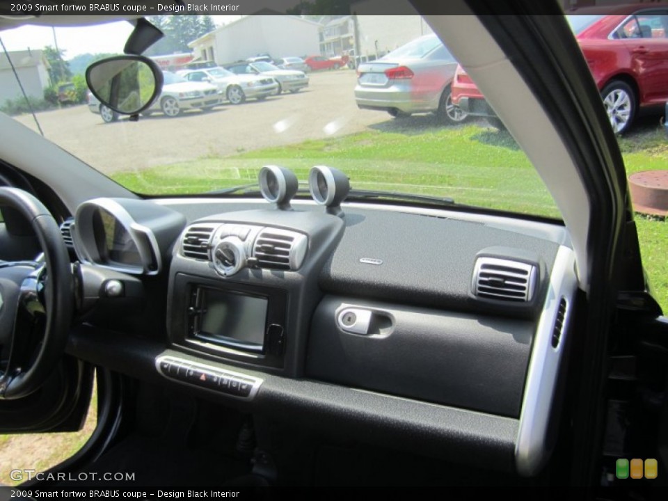 Design Black Interior Dashboard for the 2009 Smart fortwo BRABUS coupe #82649476