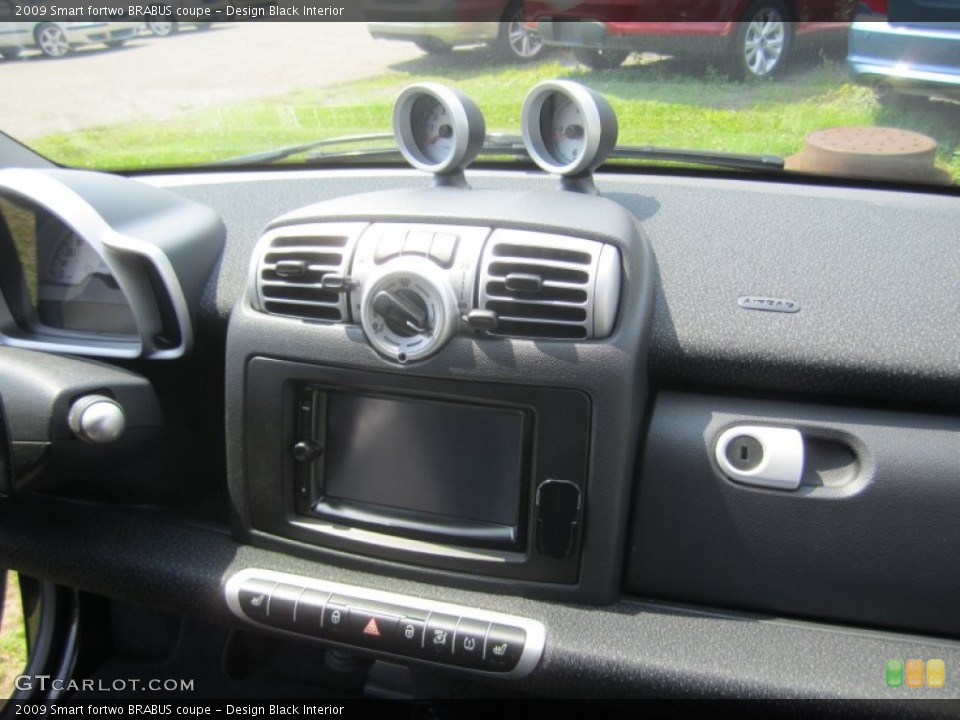 Design Black Interior Controls for the 2009 Smart fortwo BRABUS coupe #82649506