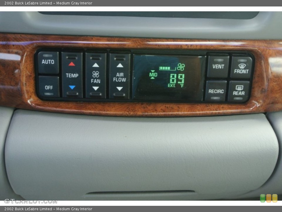 Medium Gray Interior Controls for the 2002 Buick LeSabre Limited #82659259