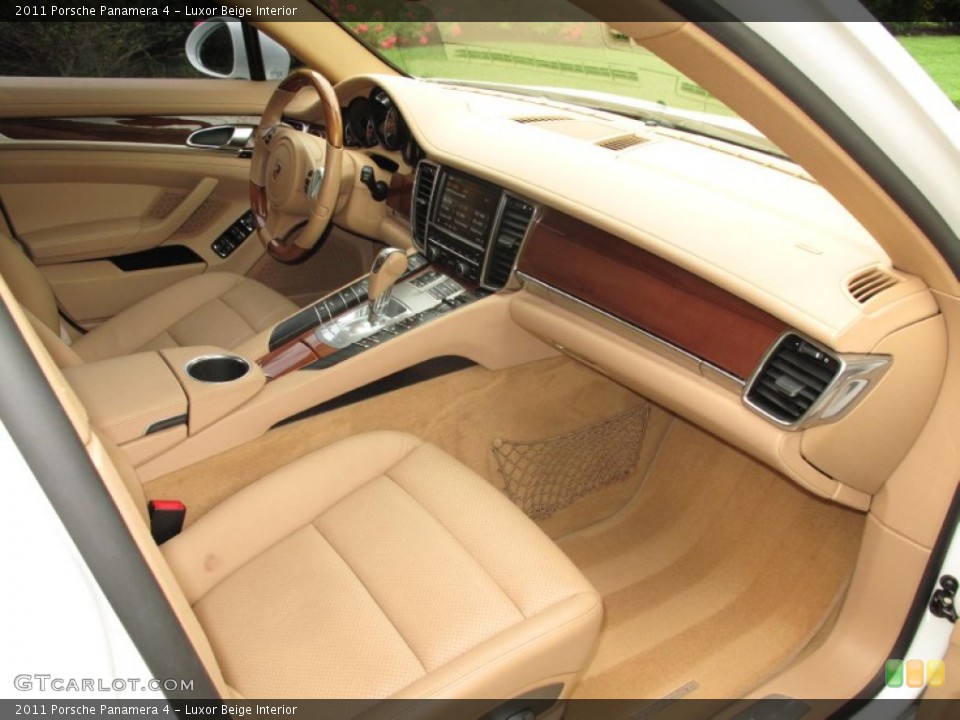 Luxor Beige Interior Dashboard for the 2011 Porsche Panamera 4 #82684957