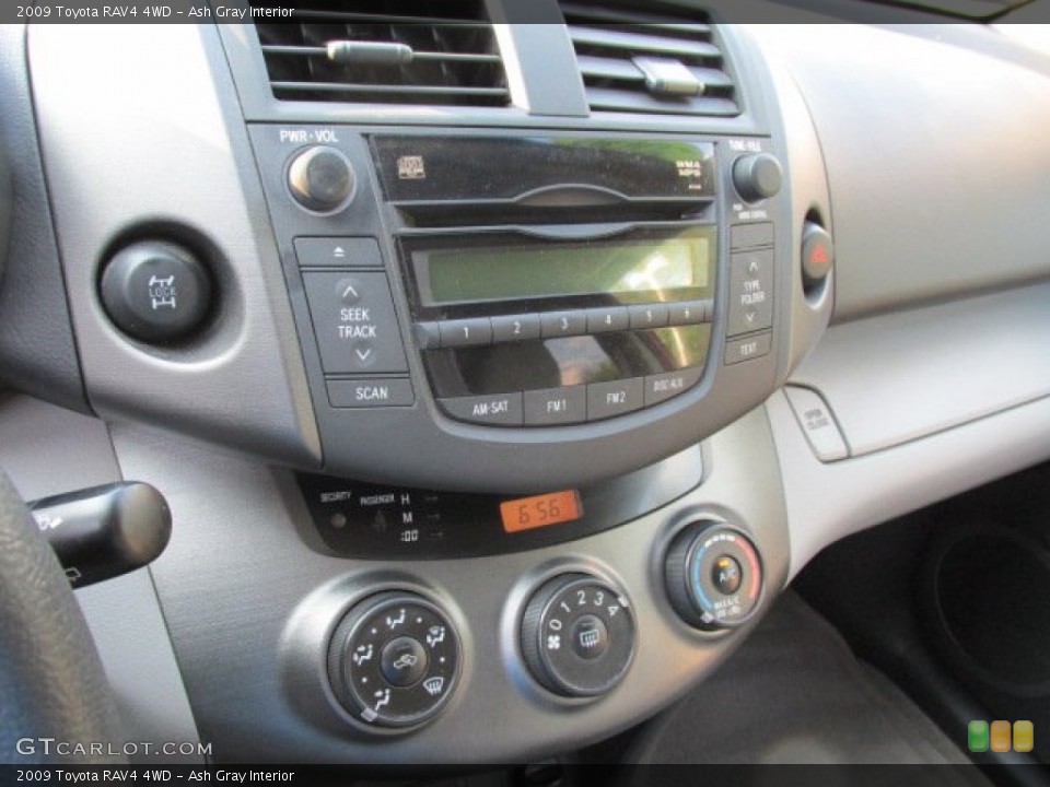 Ash Gray Interior Controls for the 2009 Toyota RAV4 4WD #82707466