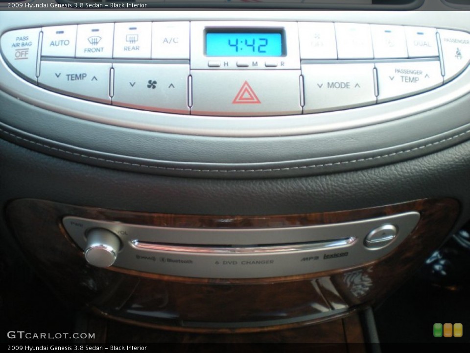 Black Interior Controls for the 2009 Hyundai Genesis 3.8 Sedan #82709539