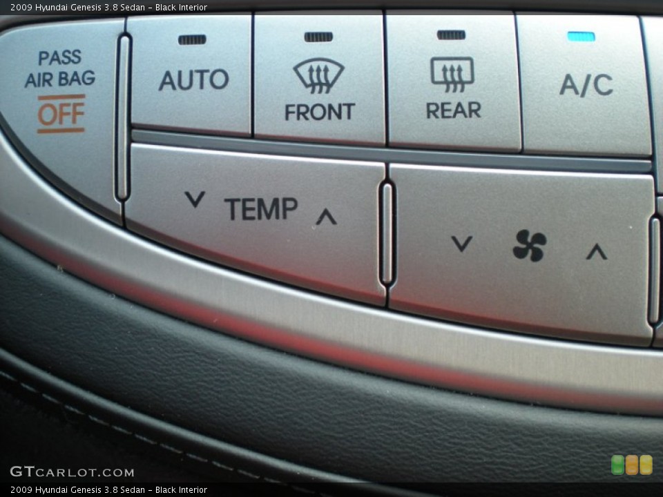 Black Interior Controls for the 2009 Hyundai Genesis 3.8 Sedan #82709557