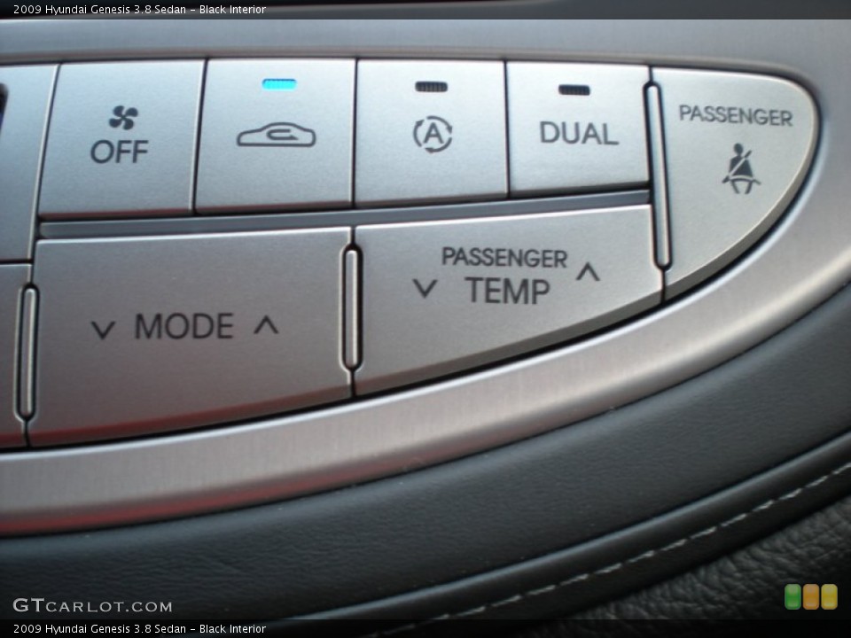 Black Interior Controls for the 2009 Hyundai Genesis 3.8 Sedan #82709580