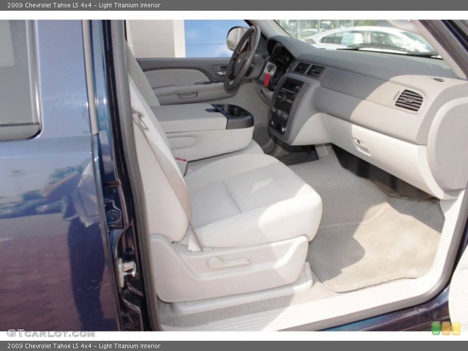 Light Titanium Interior Front Seat for the 2009 Chevrolet Tahoe LS 4x4 #82709669