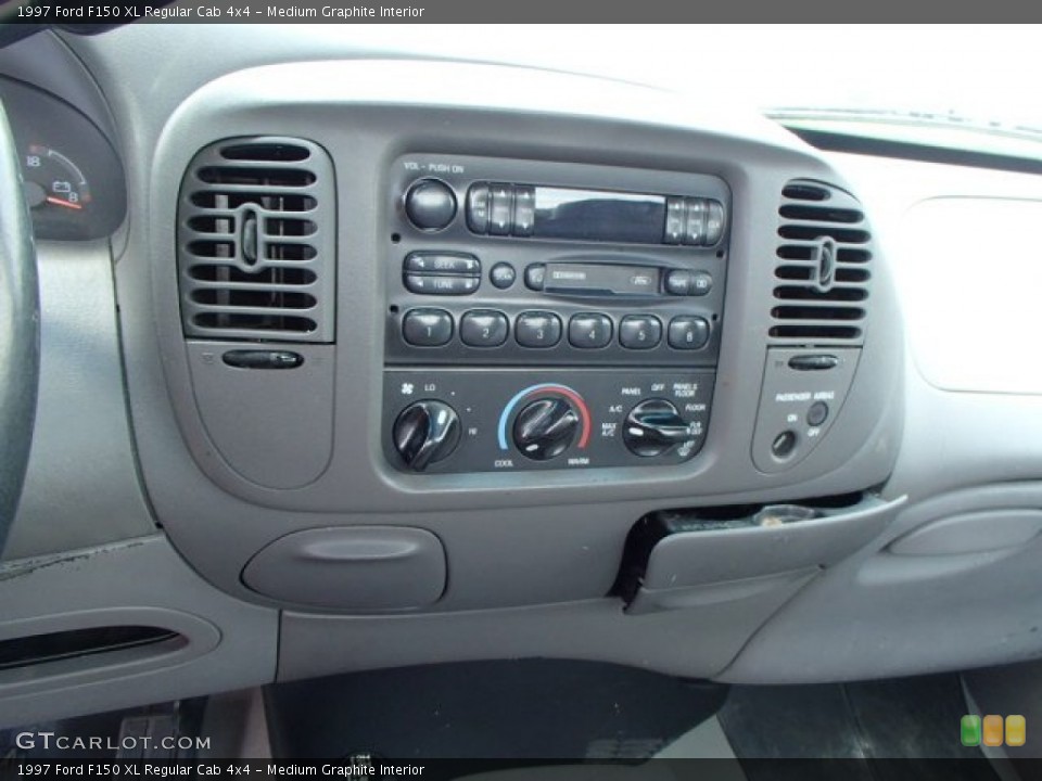 Medium Graphite Interior Controls for the 1997 Ford F150 XL Regular Cab 4x4 #82717742