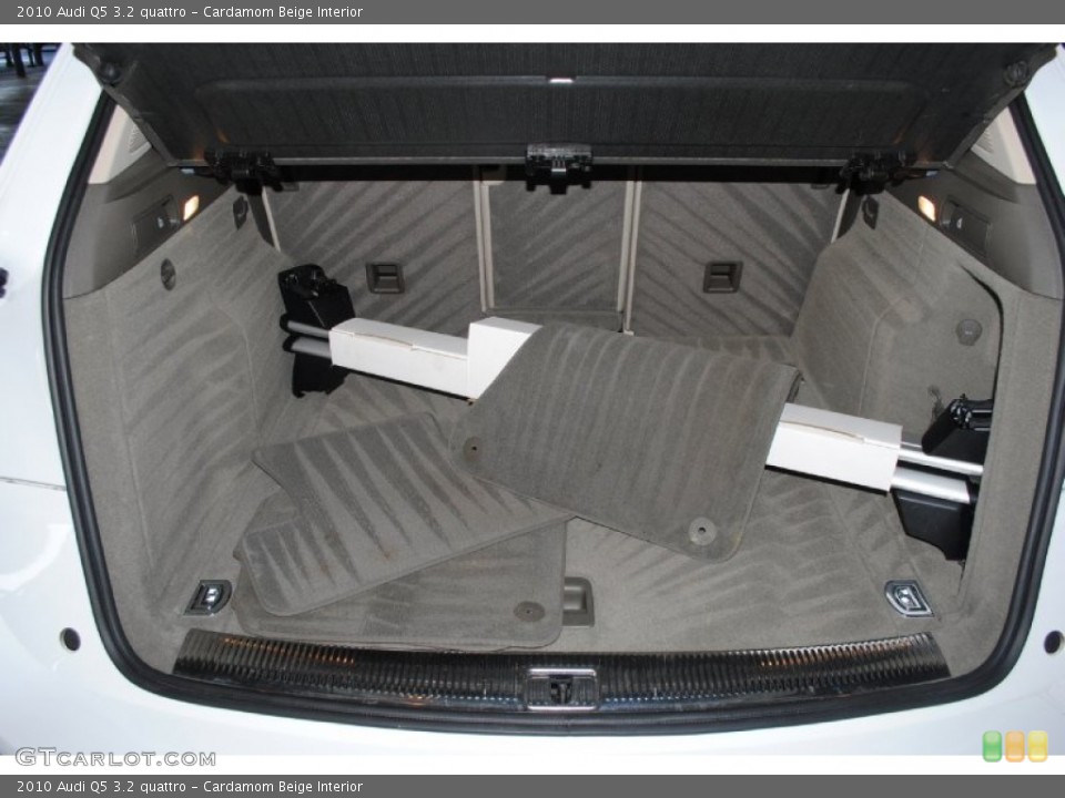 Cardamom Beige Interior Trunk for the 2010 Audi Q5 3.2 quattro #82726025