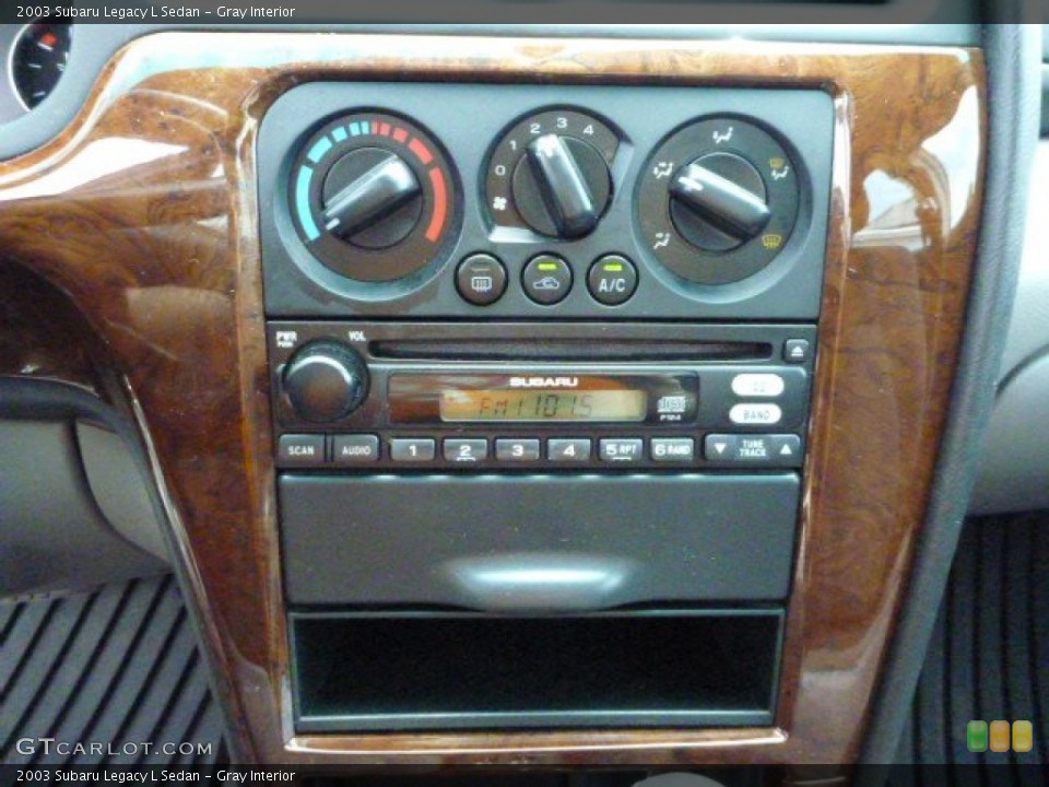 Gray Interior Controls for the 2003 Subaru Legacy L Sedan #82726261