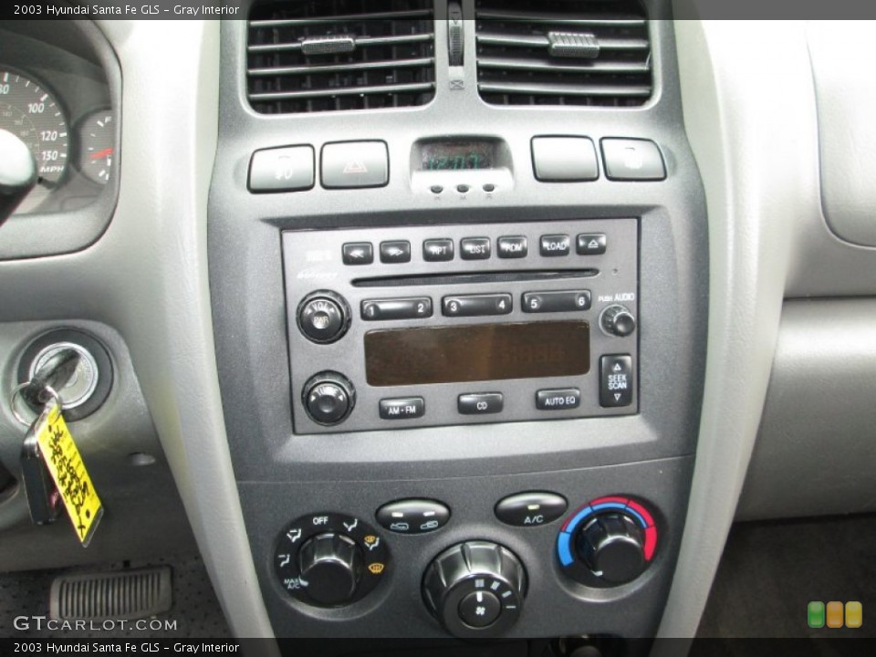 Gray Interior Controls for the 2003 Hyundai Santa Fe GLS #82756768