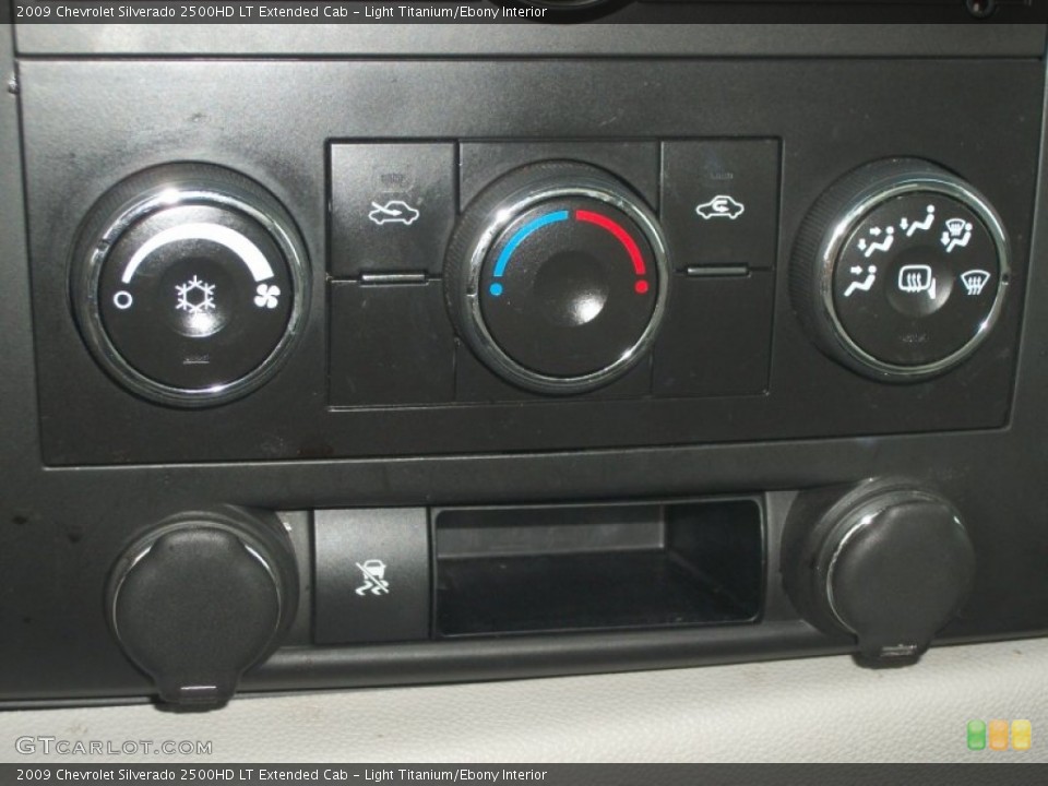 Light Titanium/Ebony Interior Controls for the 2009 Chevrolet Silverado 2500HD LT Extended Cab #82760829