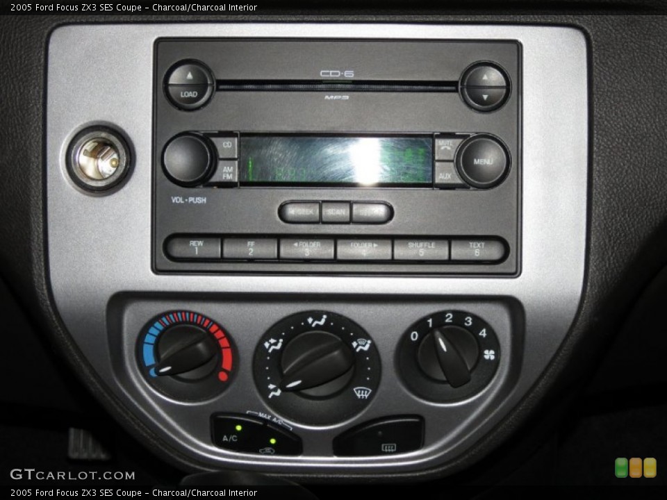 Charcoal/Charcoal Interior Controls for the 2005 Ford Focus ZX3 SES Coupe #82808484