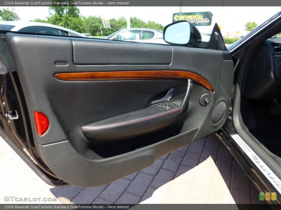 Nero Interior Door Panel for the 2009 Maserati GranTurismo  #82843024