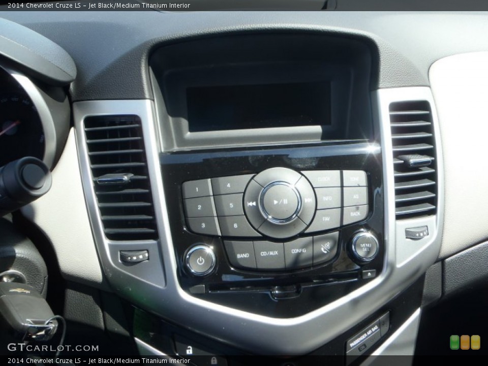 Jet Black/Medium Titanium Interior Controls for the 2014 Chevrolet Cruze LS #82860227