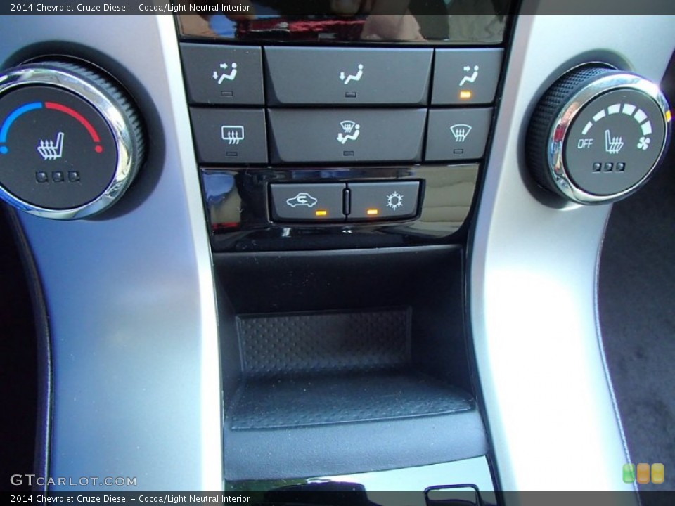 Cocoa/Light Neutral Interior Controls for the 2014 Chevrolet Cruze Diesel #82866080