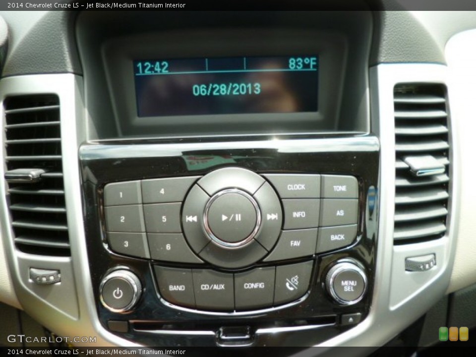 Jet Black/Medium Titanium Interior Controls for the 2014 Chevrolet Cruze LS #82900549