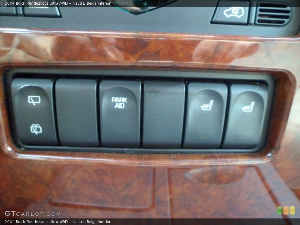 Neutral Beige Interior Controls for the 2004 Buick Rendezvous Ultra AWD #82928779