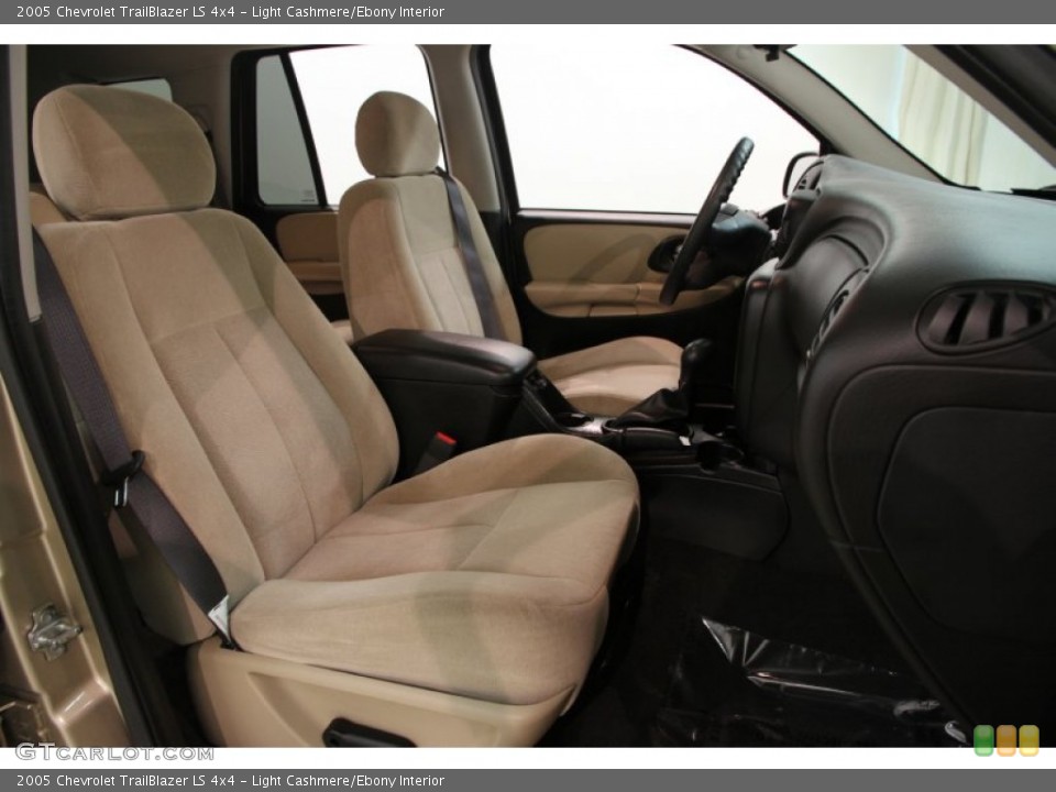 Light Cashmere/Ebony Interior Front Seat for the 2005 Chevrolet TrailBlazer LS 4x4 #82939537
