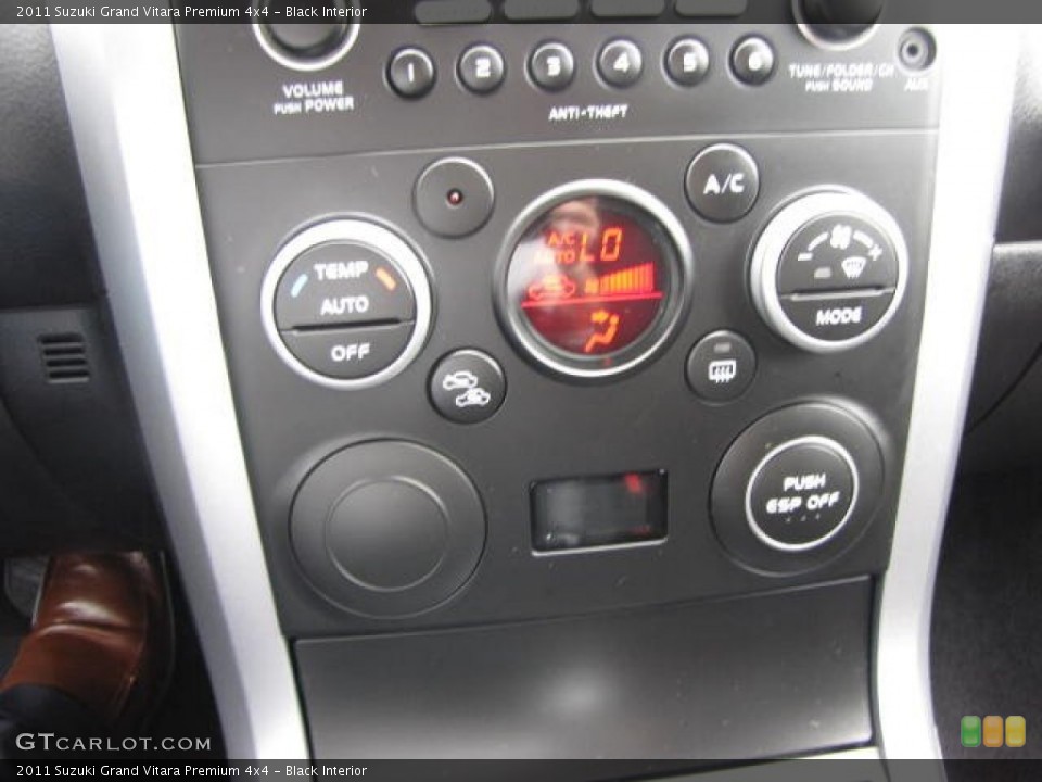 Black Interior Controls for the 2011 Suzuki Grand Vitara Premium 4x4 #82946533