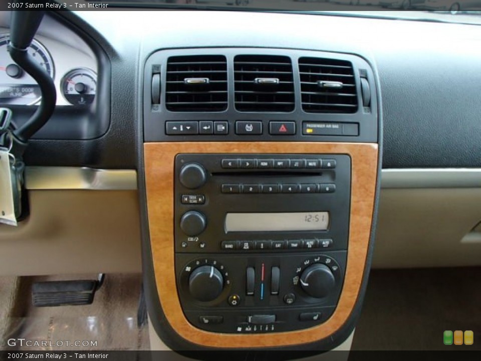 Tan Interior Controls for the 2007 Saturn Relay 3 #82954945