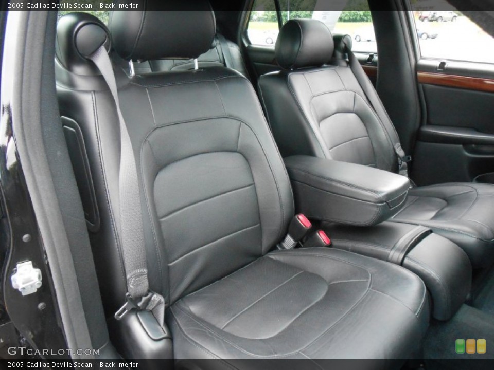 Black Interior Front Seat for the 2005 Cadillac DeVille Sedan #82964083
